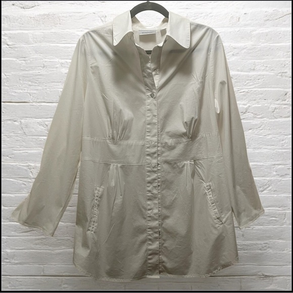 Avenue Tops - Avenue Women's White Button Down Collared Shirt w/ Sleeve Interest and Pockets